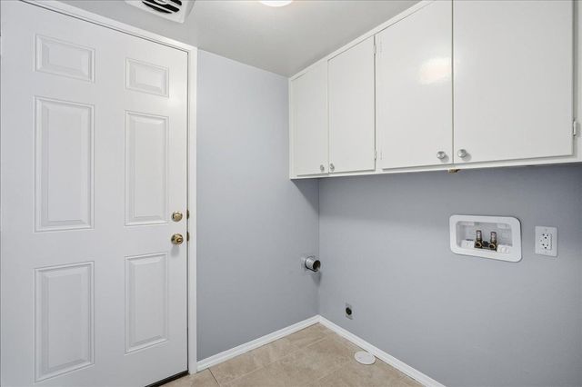 5122 Diablo Dr, Sacramento, CA 95842