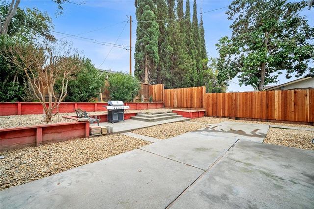 5122 Diablo Dr, Sacramento, CA 95842