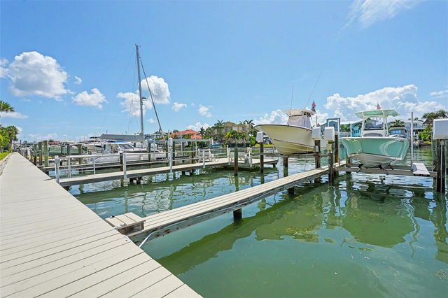 269 MADEIRA CIRCLE, St Petersburg, FL 33715