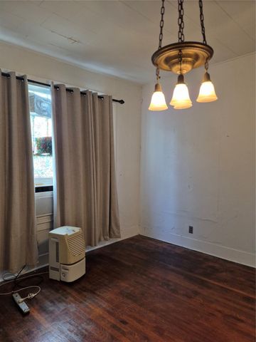 206 6th Street SE, Paris, TX 75460