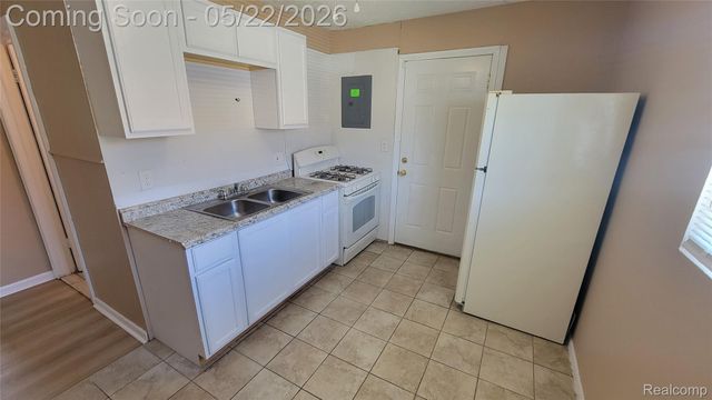 23153 STEWART Avenue, Warren, MI 48089