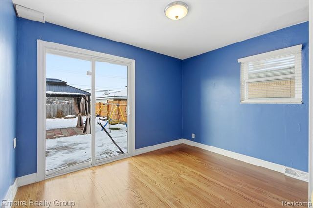 6545 Robindale Avenue, Dearborn Heights, MI 48127