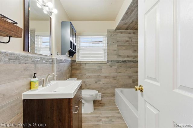 6545 Robindale Avenue, Dearborn Heights, MI 48127