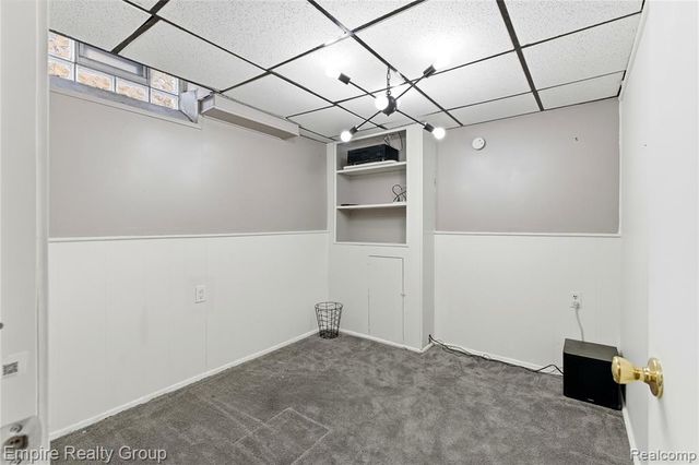 6545 Robindale Avenue, Dearborn Heights, MI 48127