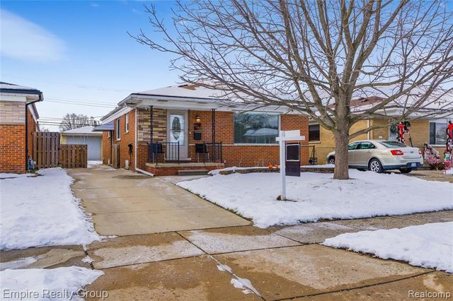 6545 Robindale Avenue, Dearborn Heights, MI 48127