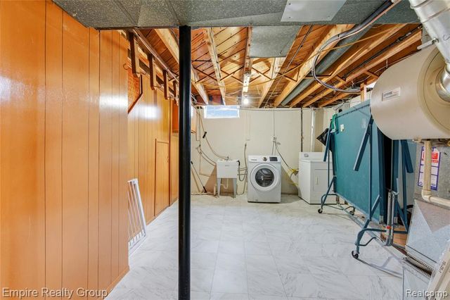 6545 Robindale Avenue, Dearborn Heights, MI 48127