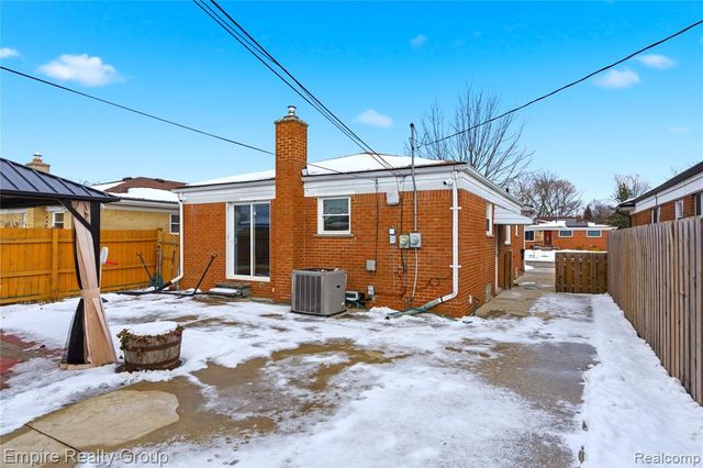 6545 Robindale Avenue, Dearborn Heights, MI 48127