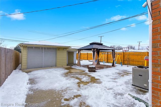 6545 Robindale Avenue, Dearborn Heights, MI 48127