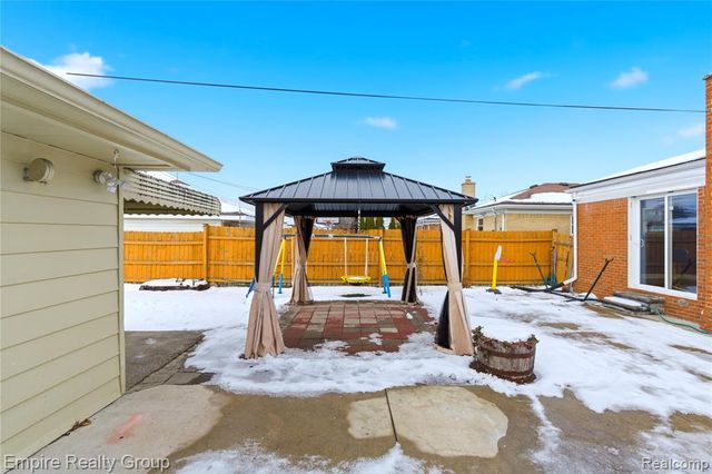 6545 Robindale Avenue, Dearborn Heights, MI 48127