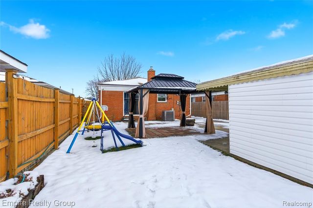 6545 Robindale Avenue, Dearborn Heights, MI 48127