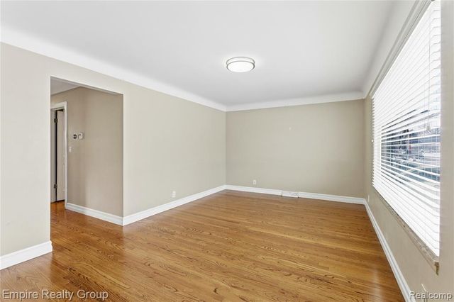 6545 Robindale Avenue, Dearborn Heights, MI 48127