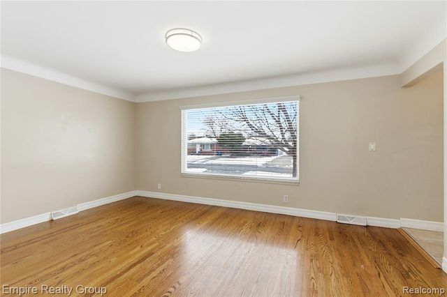 6545 Robindale Avenue, Dearborn Heights, MI 48127