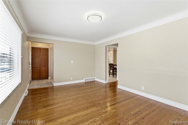 6545 Robindale Avenue, Dearborn Heights, MI 48127