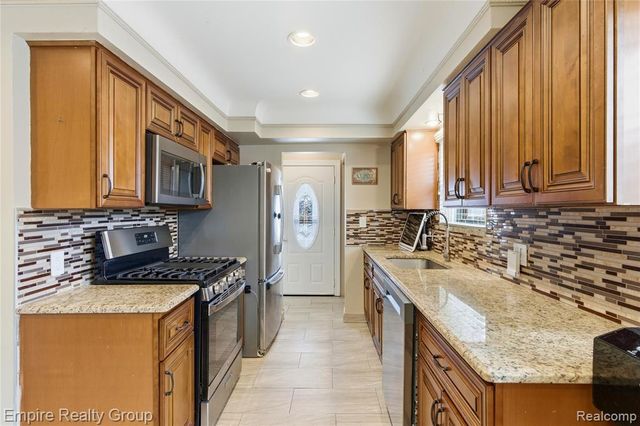 6545 Robindale Avenue, Dearborn Heights, MI 48127