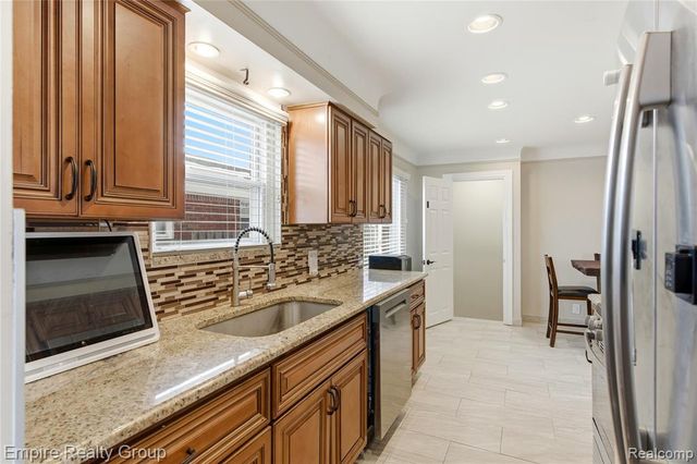 6545 Robindale Avenue, Dearborn Heights, MI 48127