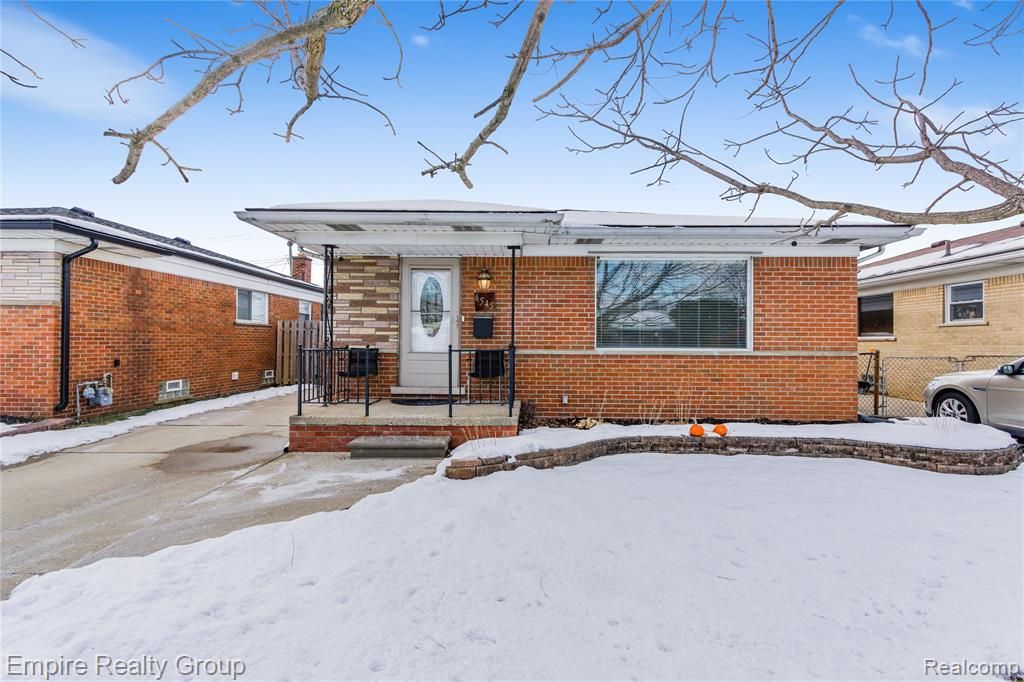 6545 Robindale Avenue, Dearborn Heights, MI 48127