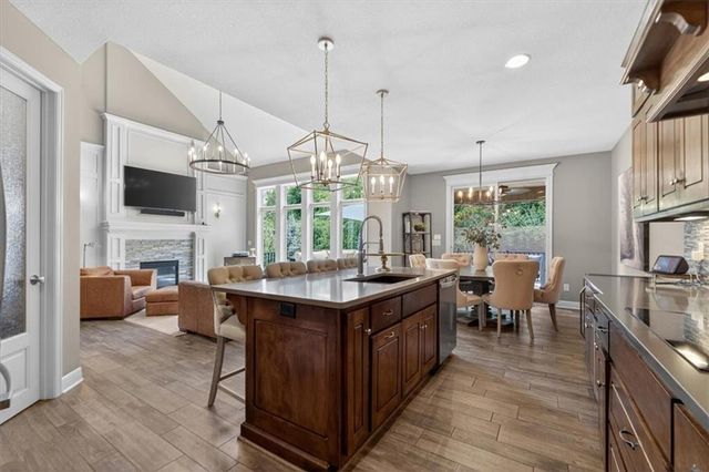 1301 NE TIMBERLINE Court, Lee's Summit, MO 64064