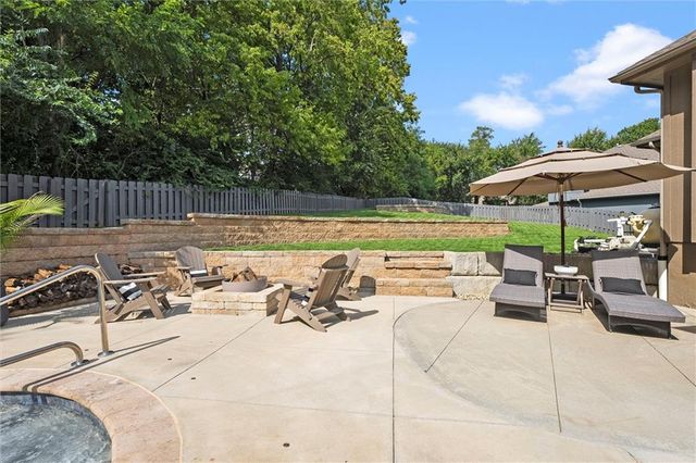 1301 NE TIMBERLINE Court, Lee's Summit, MO 64064