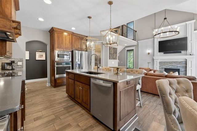 1301 NE TIMBERLINE Court, Lee's Summit, MO 64064