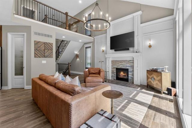 1301 NE TIMBERLINE Court, Lee's Summit, MO 64064