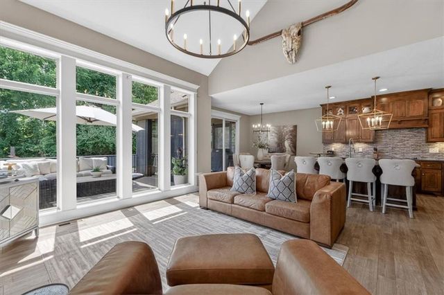 1301 NE TIMBERLINE Court, Lee's Summit, MO 64064