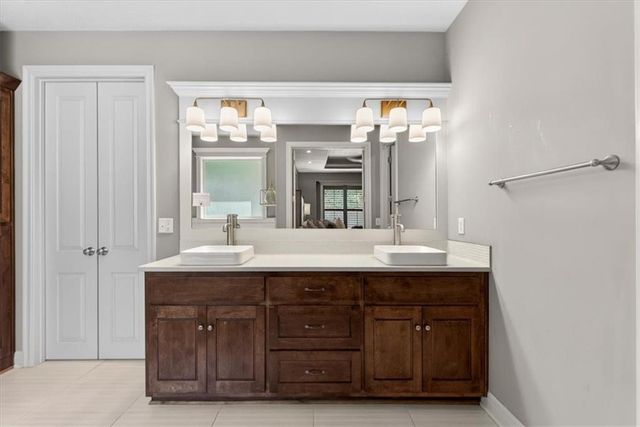 1301 NE TIMBERLINE Court, Lee's Summit, MO 64064