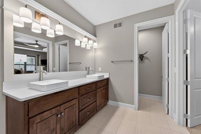 1301 NE TIMBERLINE Court, Lee's Summit, MO 64064