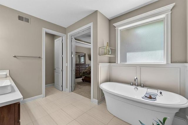 1301 NE TIMBERLINE Court, Lee's Summit, MO 64064