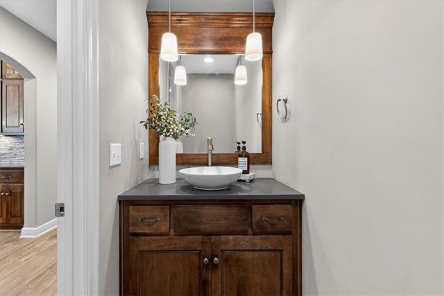 1301 NE TIMBERLINE Court, Lee's Summit, MO 64064