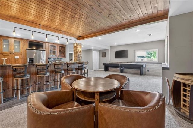 1301 NE TIMBERLINE Court, Lee's Summit, MO 64064