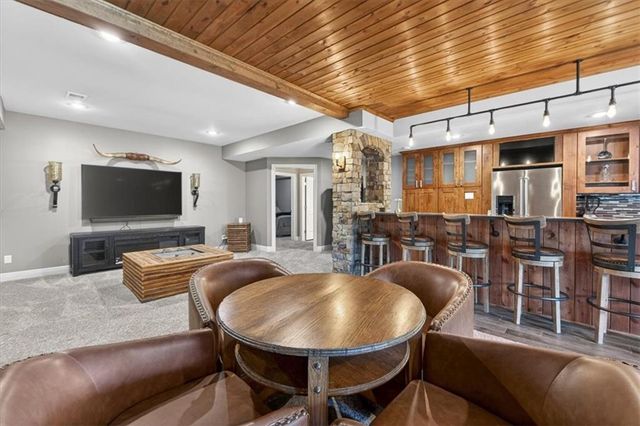 1301 NE TIMBERLINE Court, Lee's Summit, MO 64064