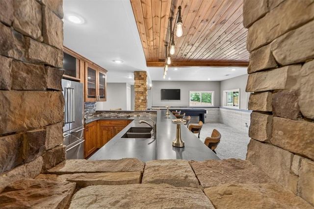 1301 NE TIMBERLINE Court, Lee's Summit, MO 64064