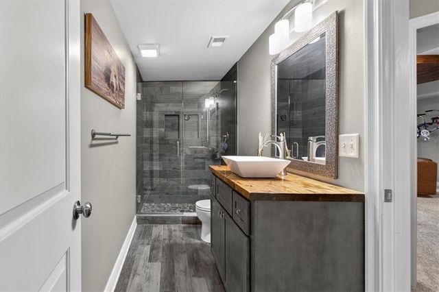 1301 NE TIMBERLINE Court, Lee's Summit, MO 64064