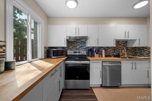 1222 Meramec Heights Drive, Ballwin, MO 63021