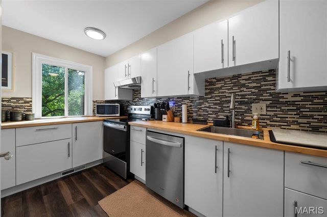 1222 Meramec Heights Drive, Ballwin, MO 63021