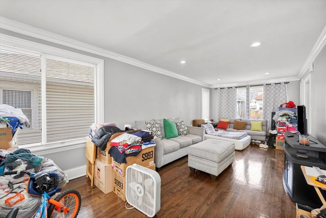 5937 W Eastwood Avenue, Chicago, IL 60630