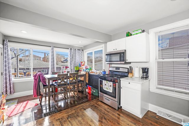 5937 W Eastwood Avenue, Chicago, IL 60630