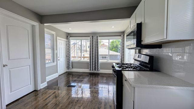5937 W Eastwood Avenue, Chicago, IL 60630