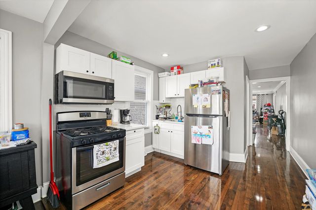 5937 W Eastwood Avenue, Chicago, IL 60630