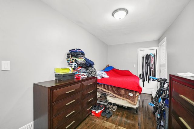 5937 W Eastwood Avenue, Chicago, IL 60630