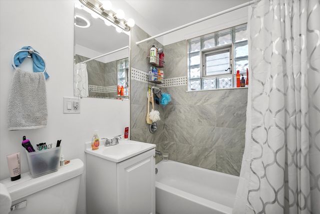 5937 W Eastwood Avenue, Chicago, IL 60630
