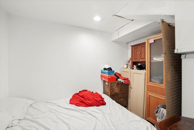 5937 W Eastwood Avenue, Chicago, IL 60630