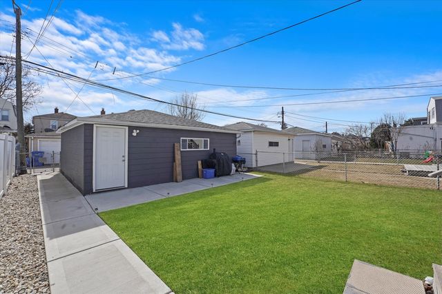 5937 W Eastwood Avenue, Chicago, IL 60630