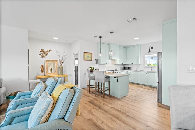 568 W Post Oak Lane, Rockport, TX 78382