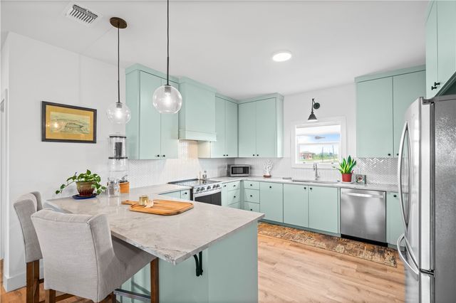 568 W Post Oak Lane, Rockport, TX 78382