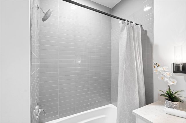 568 W Post Oak Lane, Rockport, TX 78382