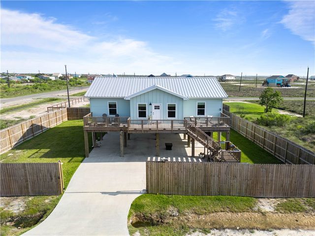 568 W Post Oak Lane, Rockport, TX 78382