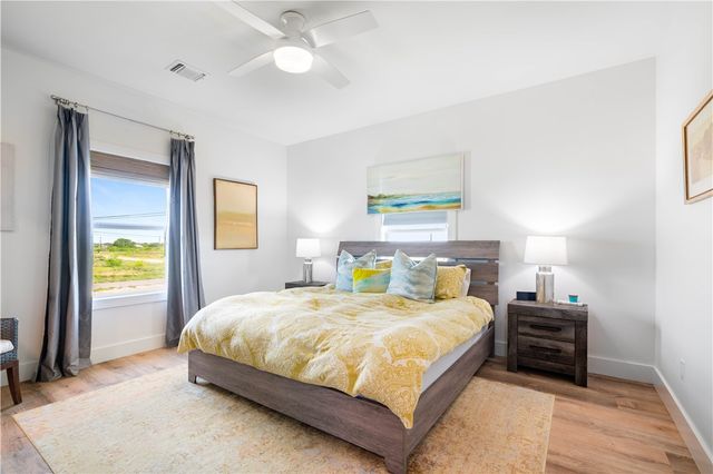 568 W Post Oak Lane, Rockport, TX 78382