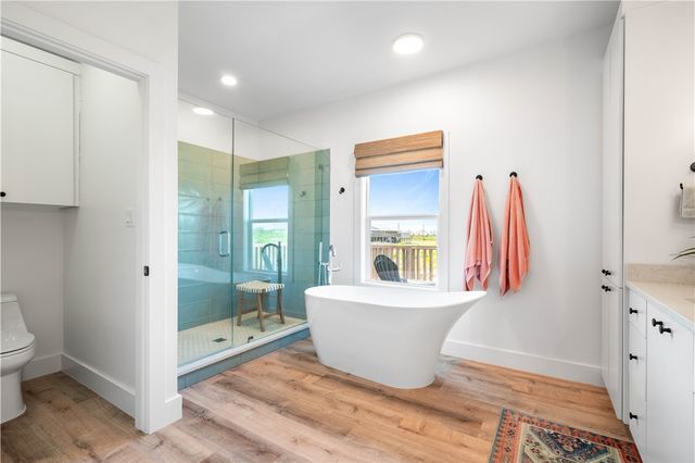 568 W Post Oak Lane, Rockport, TX 78382