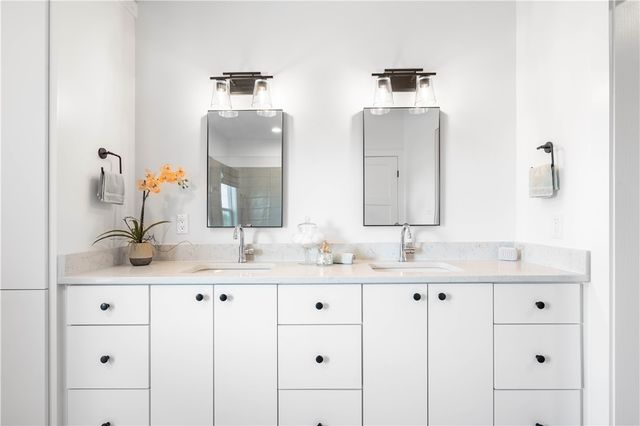 568 W Post Oak Lane, Rockport, TX 78382